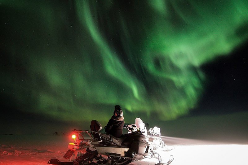 NORTHERN LIGHTS HUNTING BY SNOWMOBILE